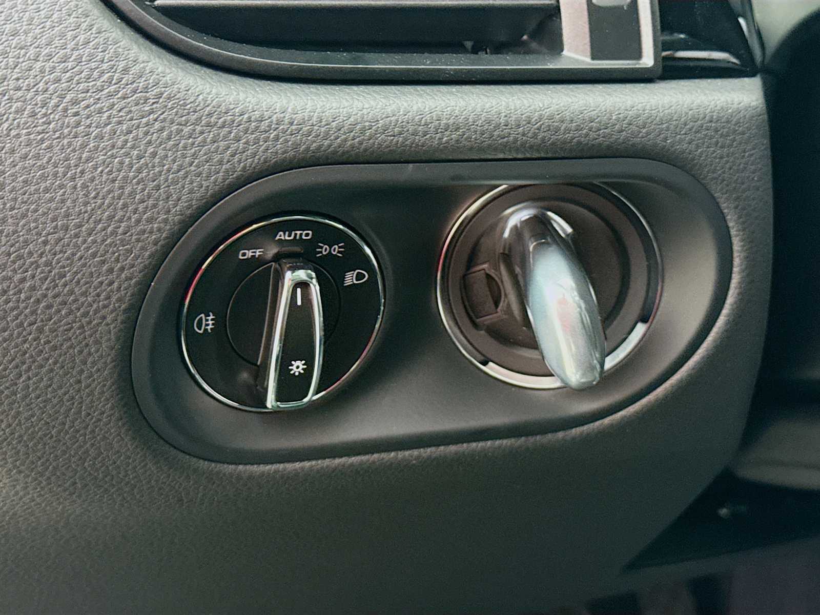 Thumbnail: 2025 Porsche Macan - 11