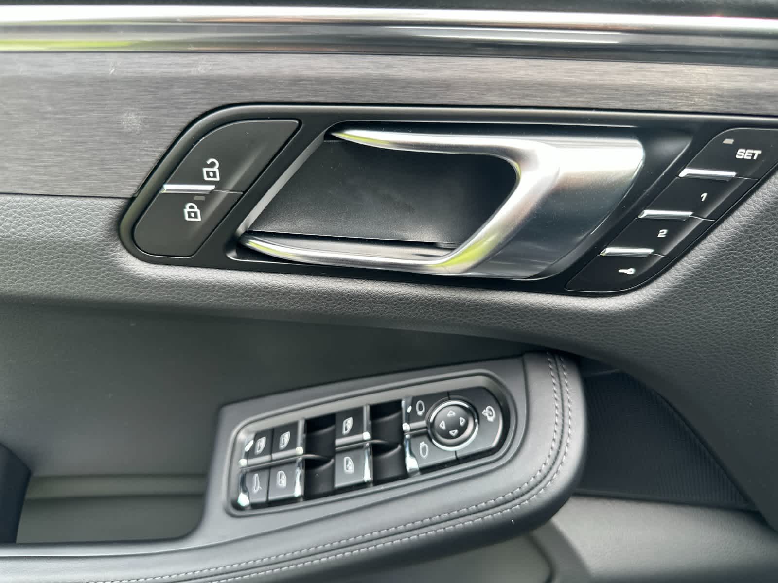 Thumbnail: 2026 Porsche Macan - 12