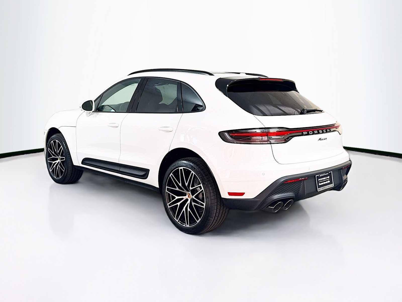 Thumbnail: 2026 Porsche Macan - 3