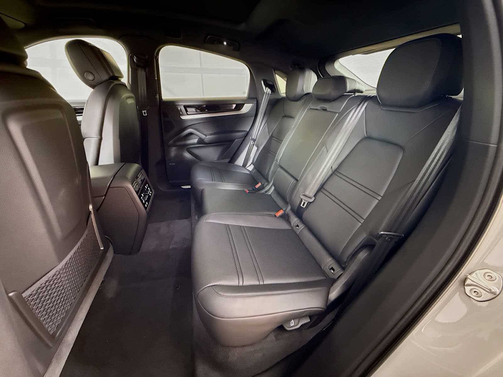 Thumbnail: 2026 Porsche Cayenne - 17