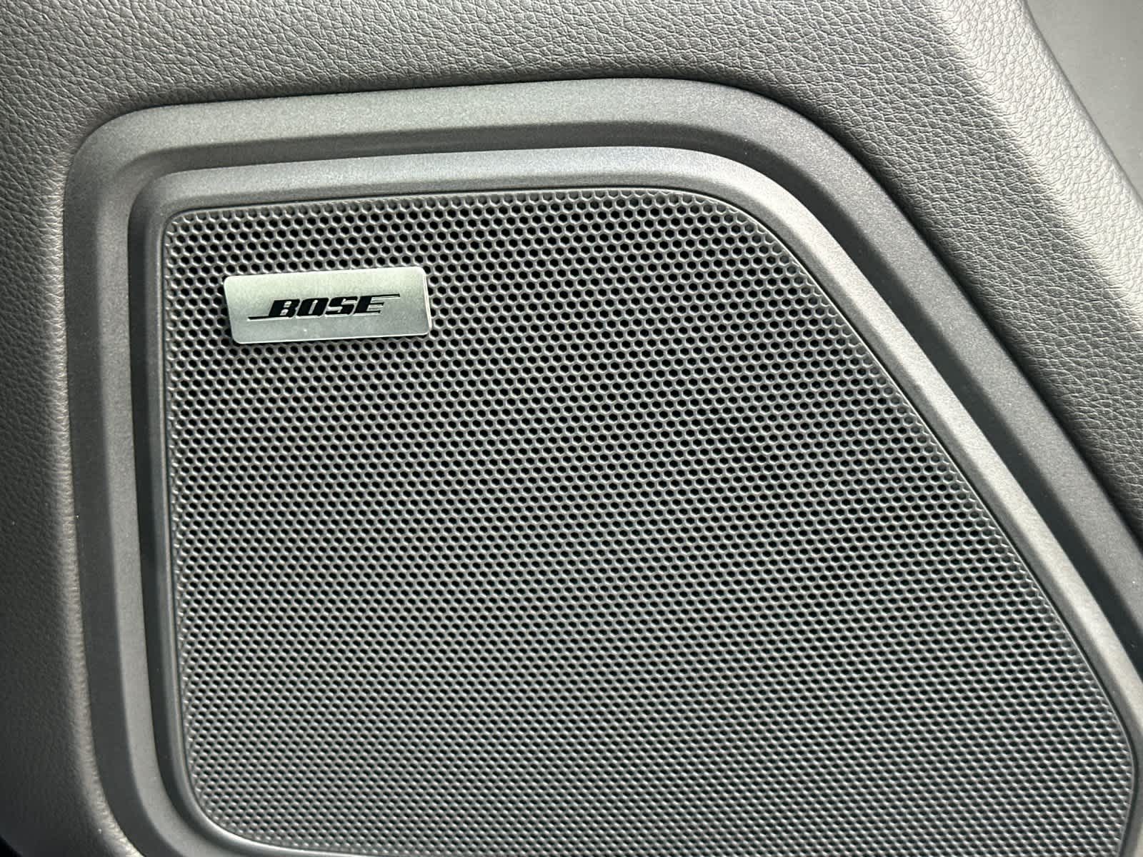 Thumbnail: 2026 Porsche Macan - 20