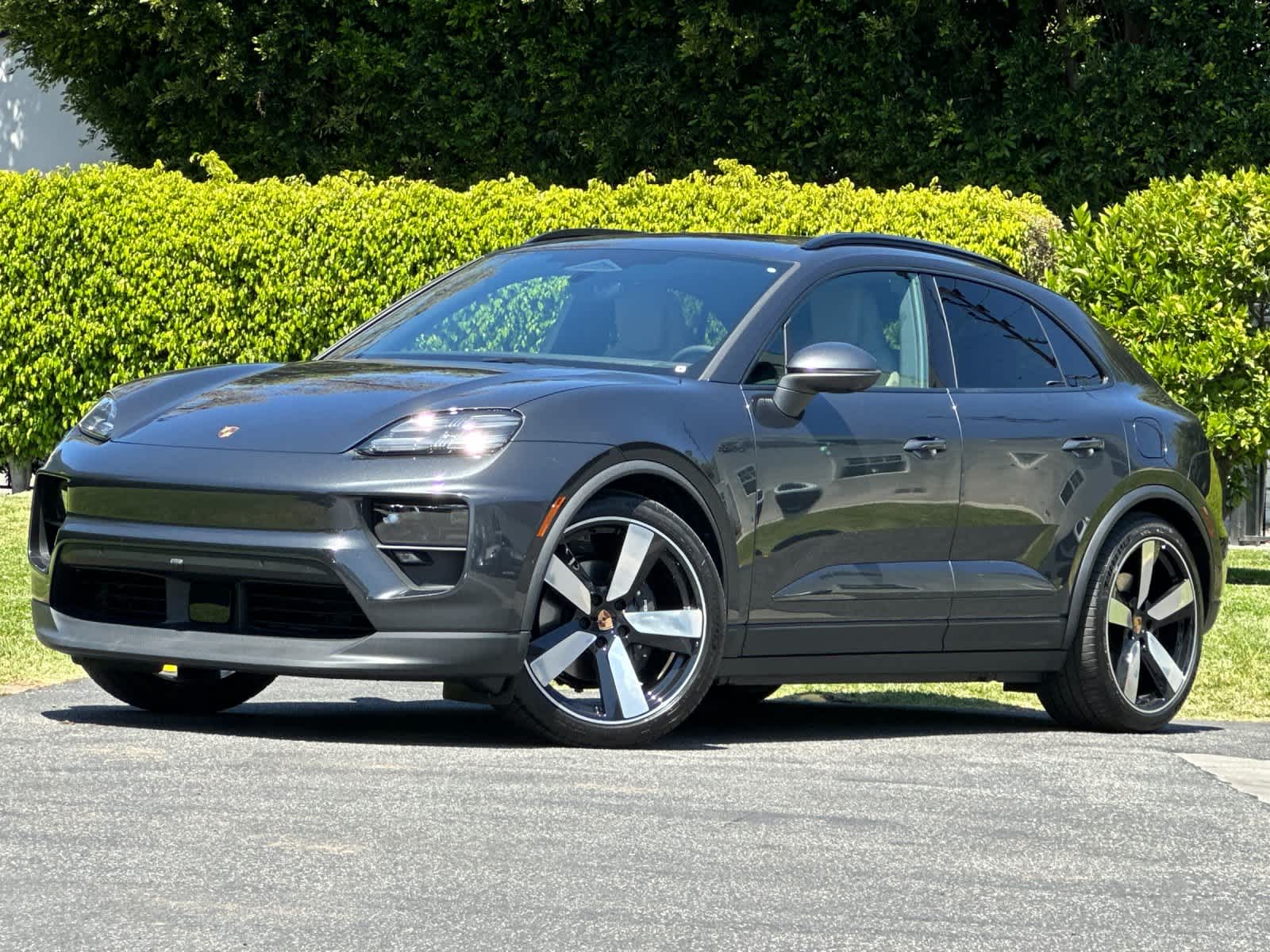 Thumbnail: 2026 Porsche Macan - 1