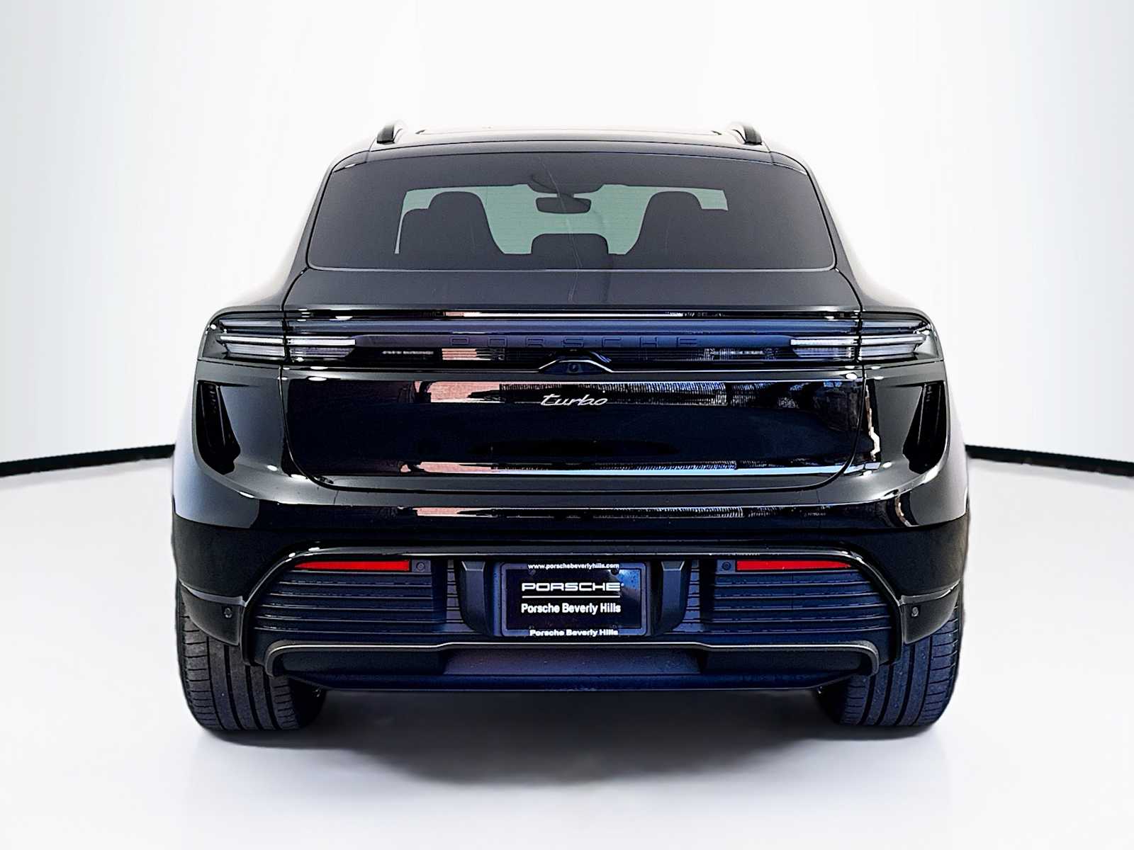 Thumbnail: 2025 Porsche Macan - 10