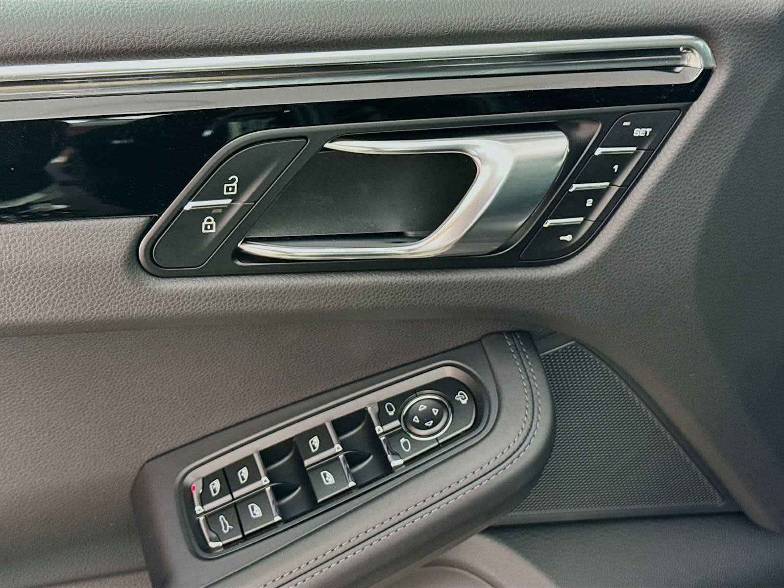 Thumbnail: 2025 Porsche Macan - 14