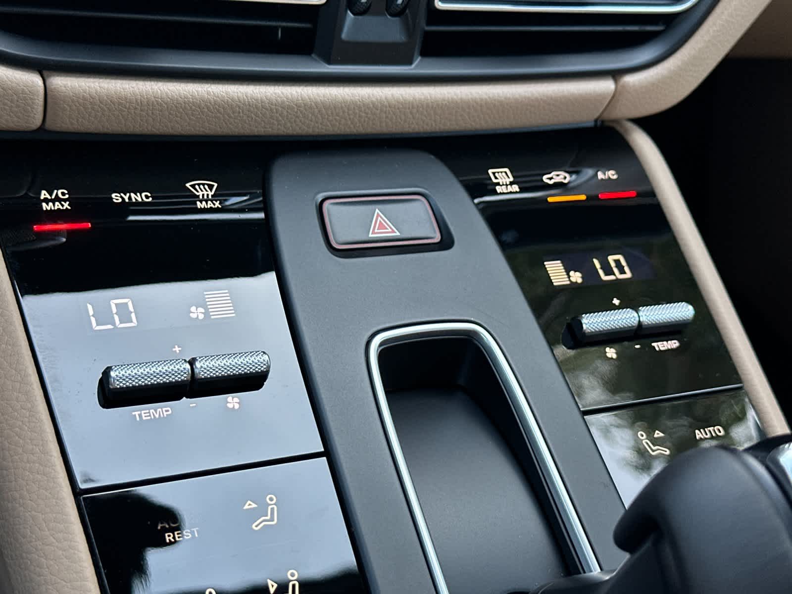 Thumbnail: 2026 Porsche Macan - 23