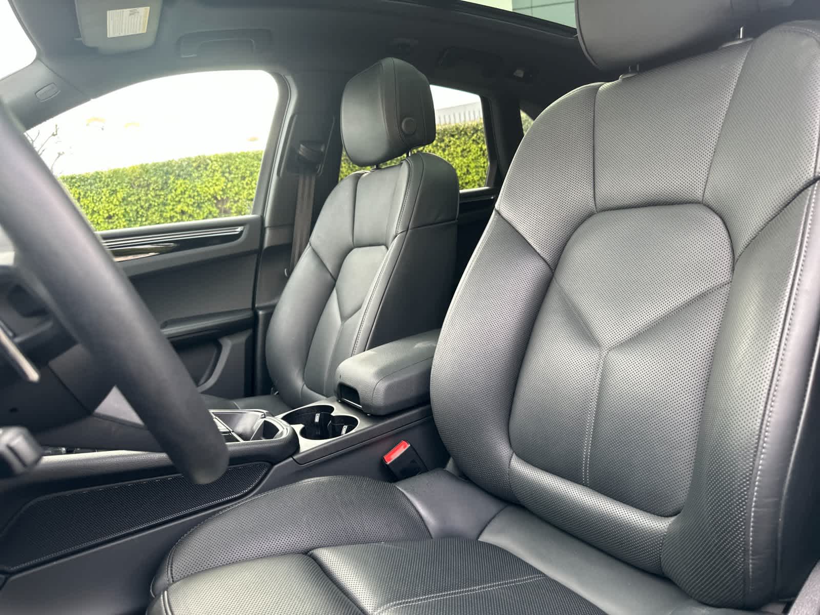 Thumbnail: 2025 Porsche Macan - 5