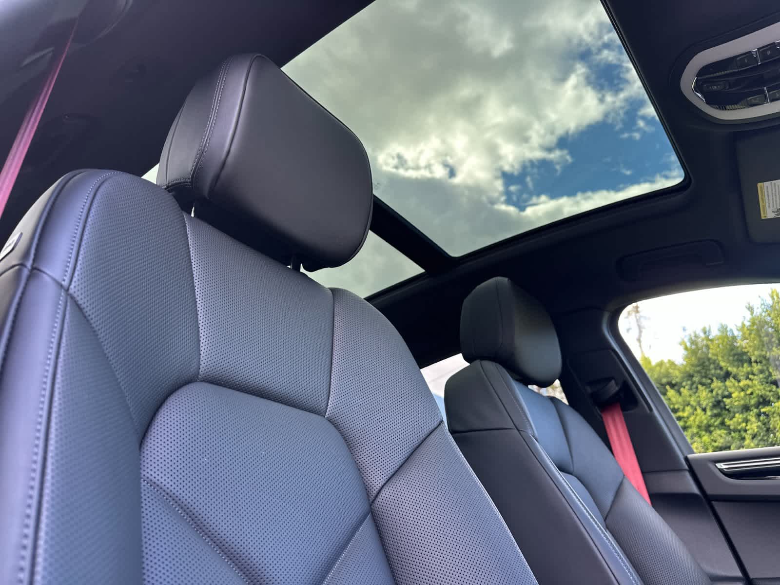 Thumbnail: 2026 Porsche Macan - 18