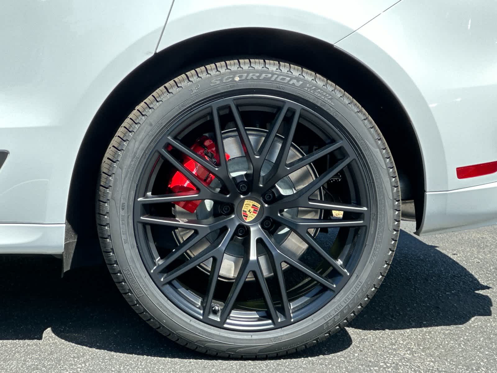 Thumbnail: 2026 Porsche Macan - 31