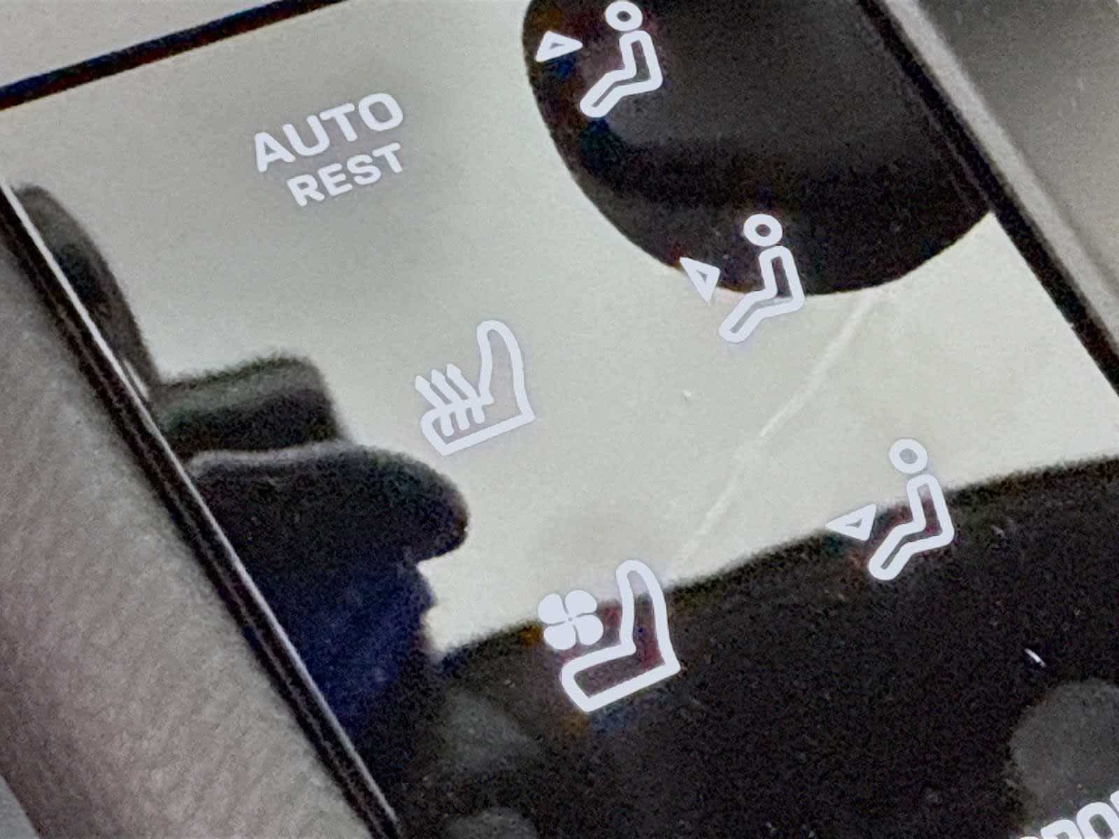 Thumbnail: 2026 Porsche Macan - 16