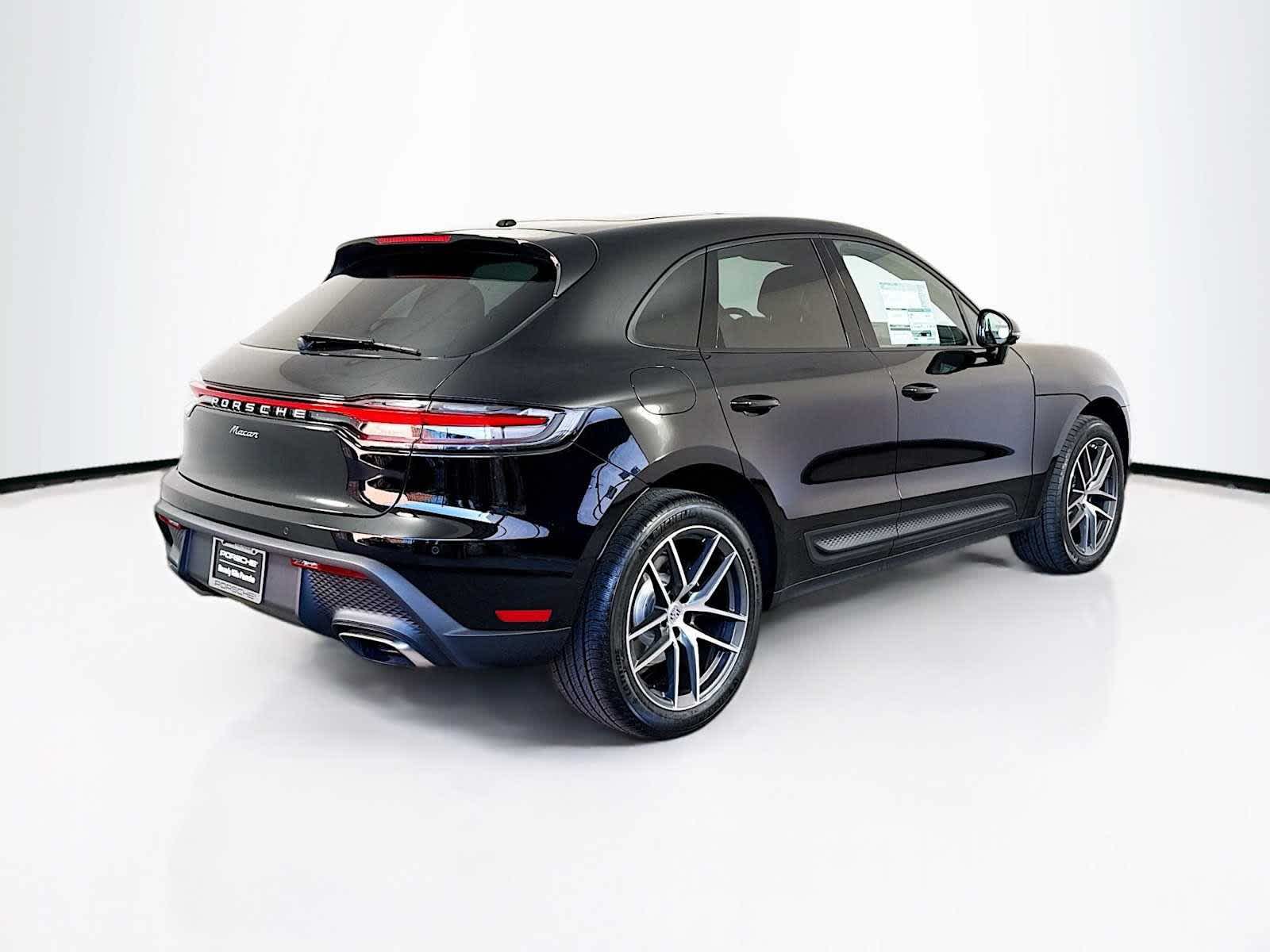 Thumbnail: 2026 Porsche Macan - 9