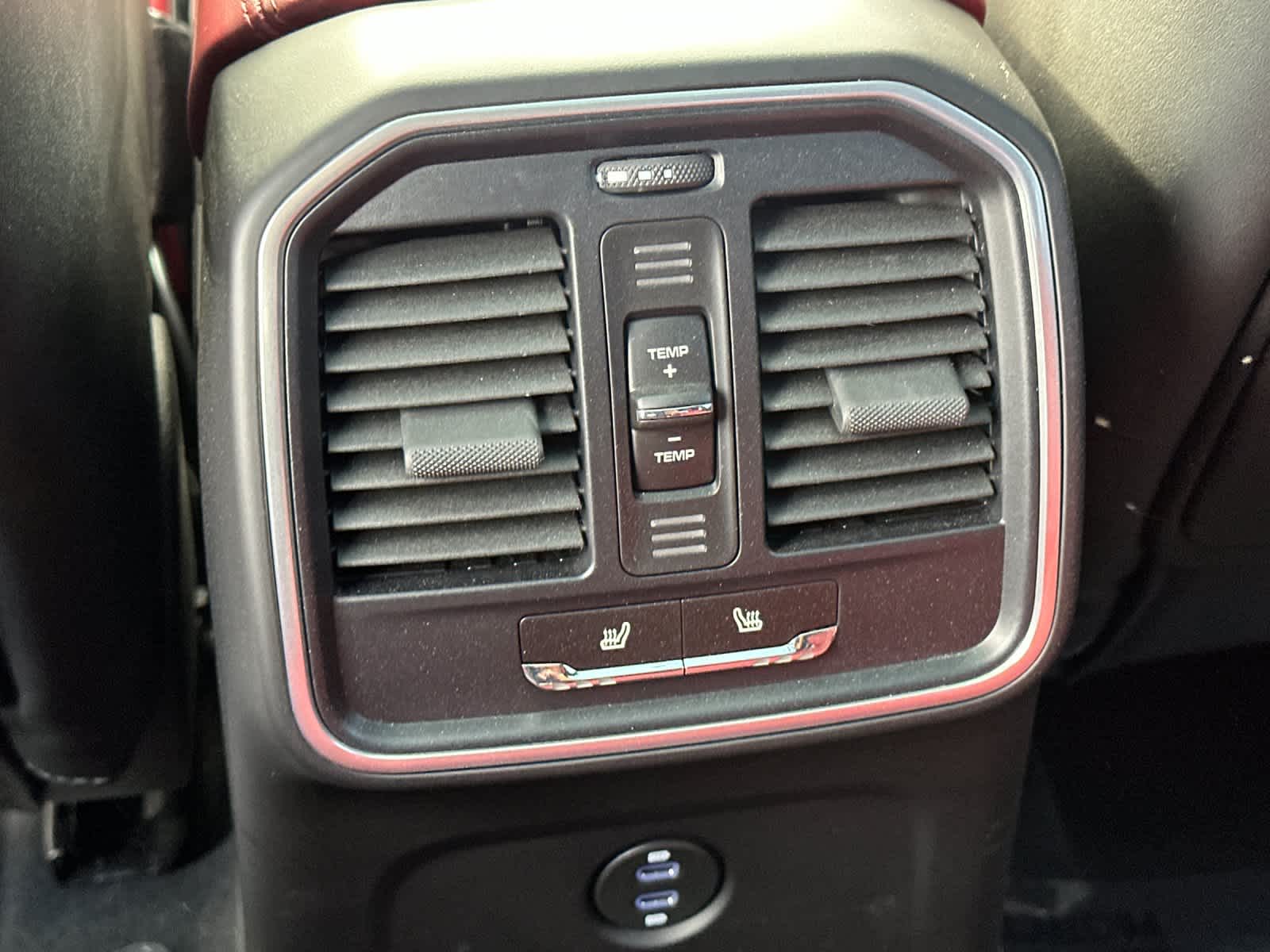 Thumbnail: 2025 Porsche Macan - 14