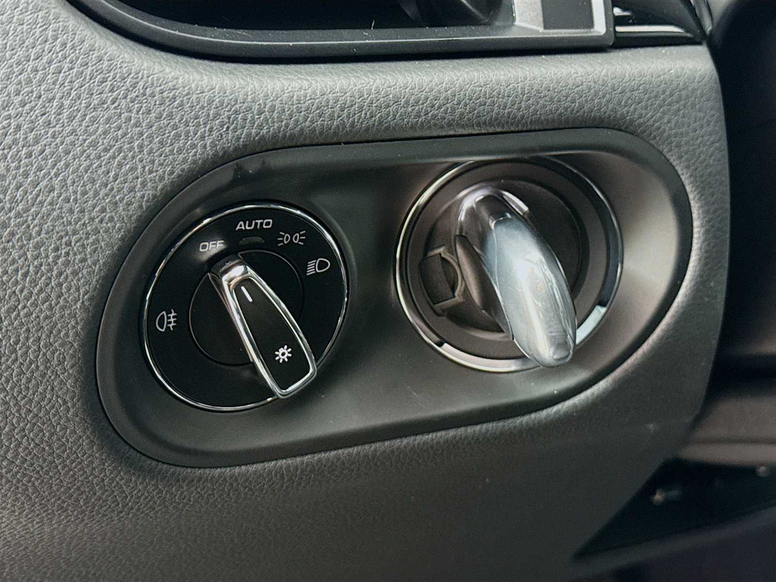 Thumbnail: 2026 Porsche Macan - 11