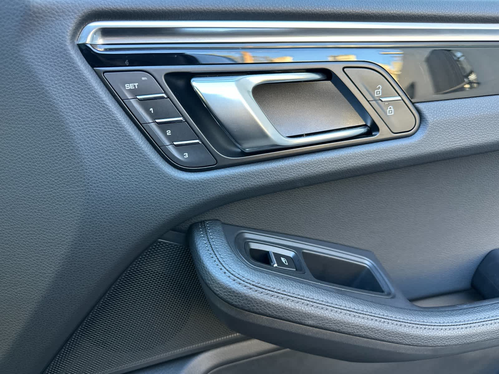 Thumbnail: 2025 Porsche Macan - 19