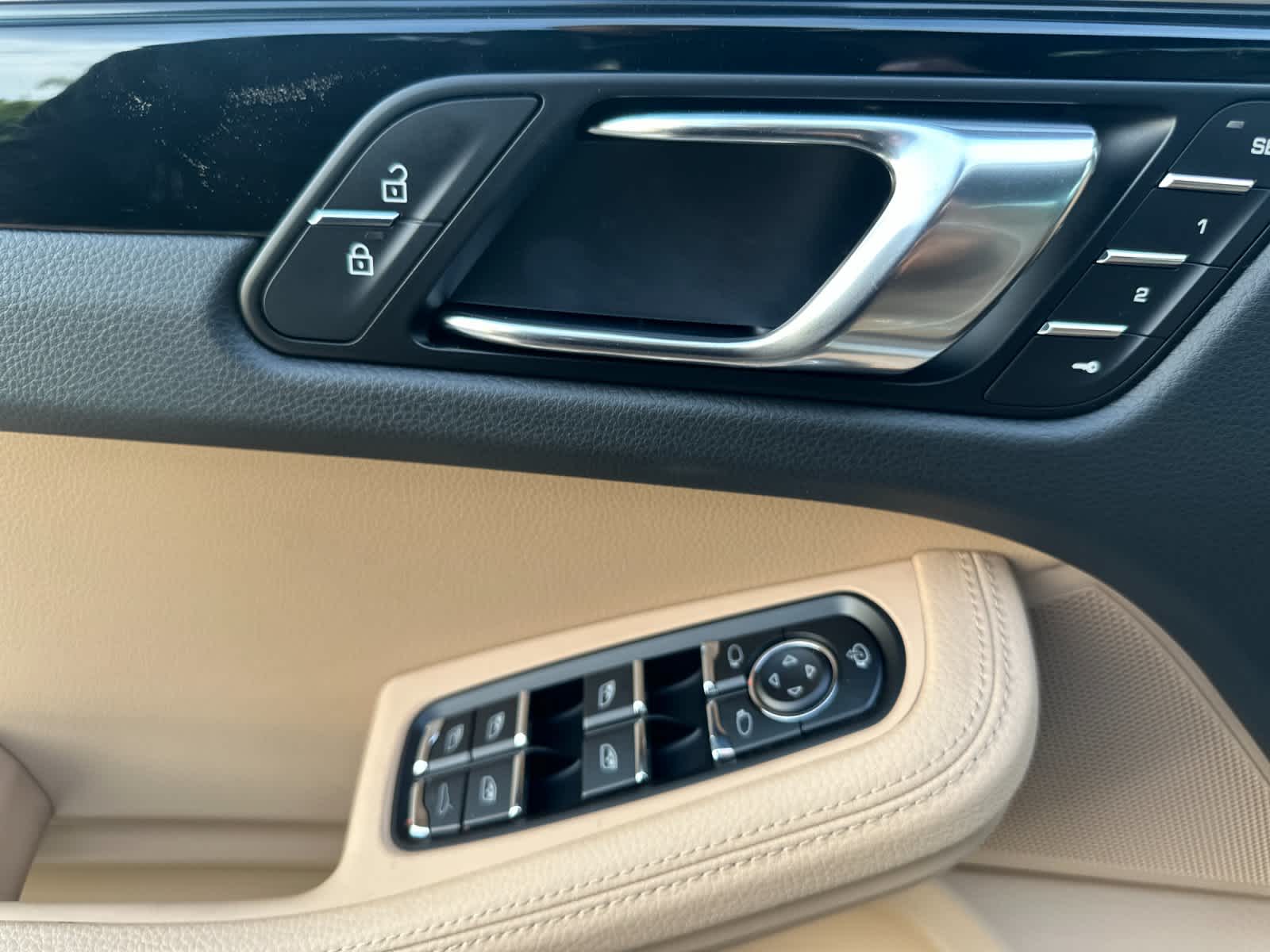 Thumbnail: 2026 Porsche Macan - 12