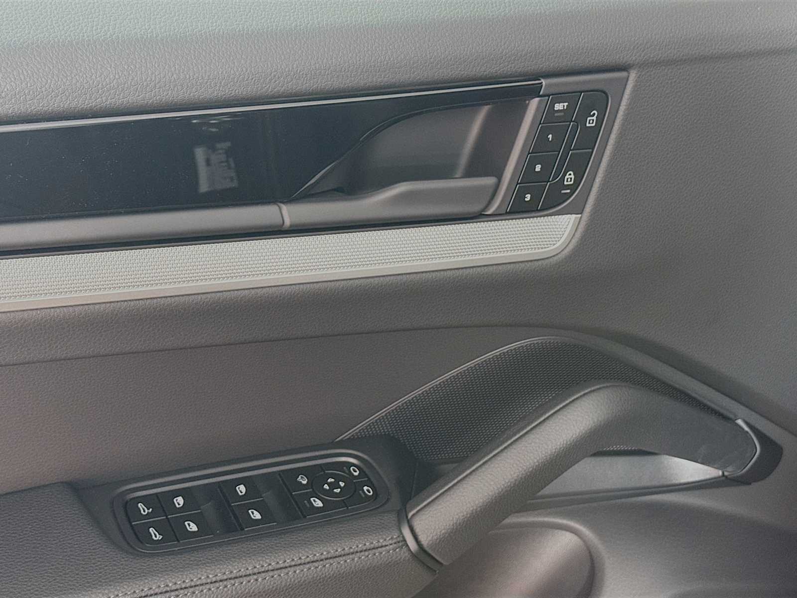 Thumbnail: 2026 Porsche Cayenne - 14