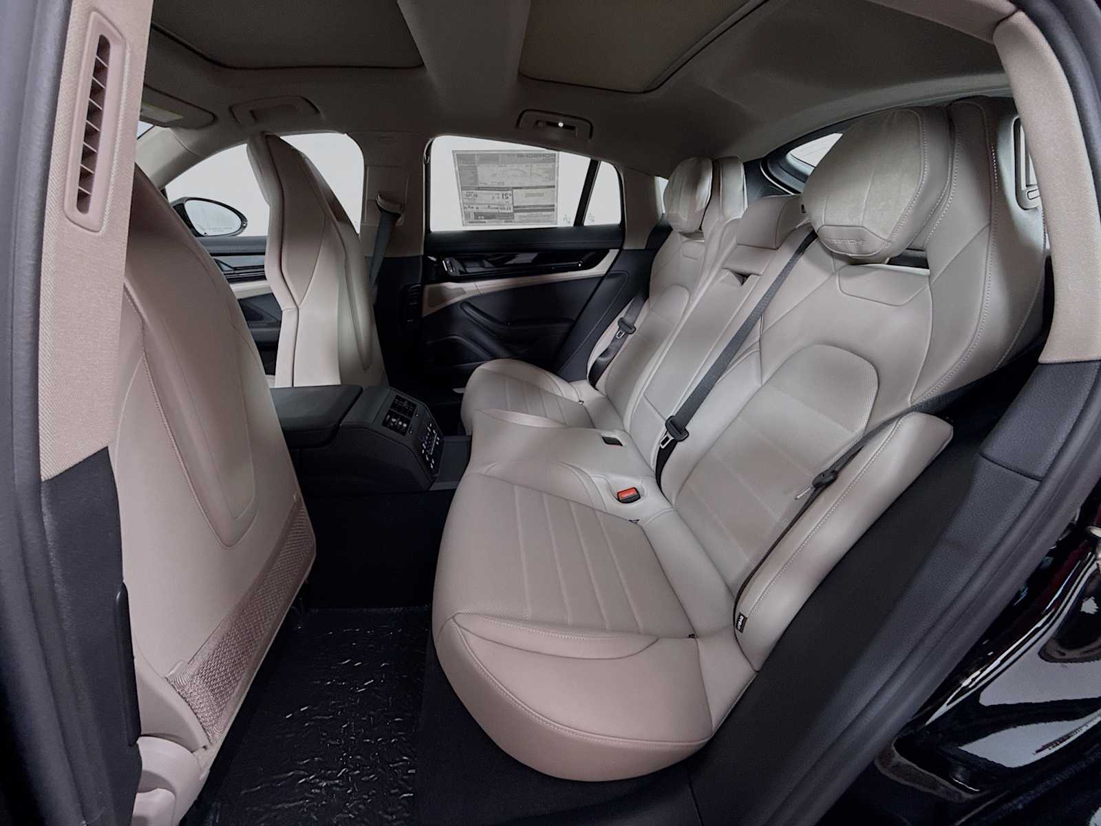 Thumbnail: 2025 Porsche Panamera - 17