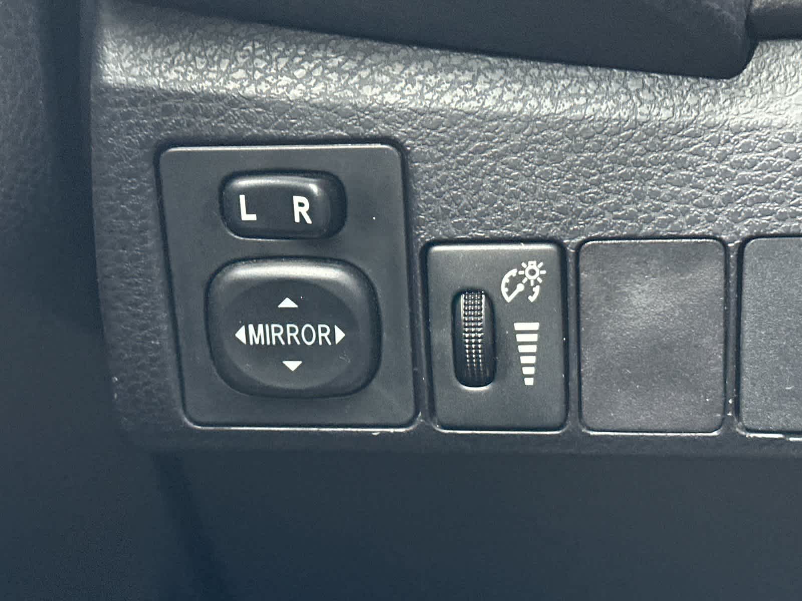 Thumbnail: 2014 Toyota Corolla - 27