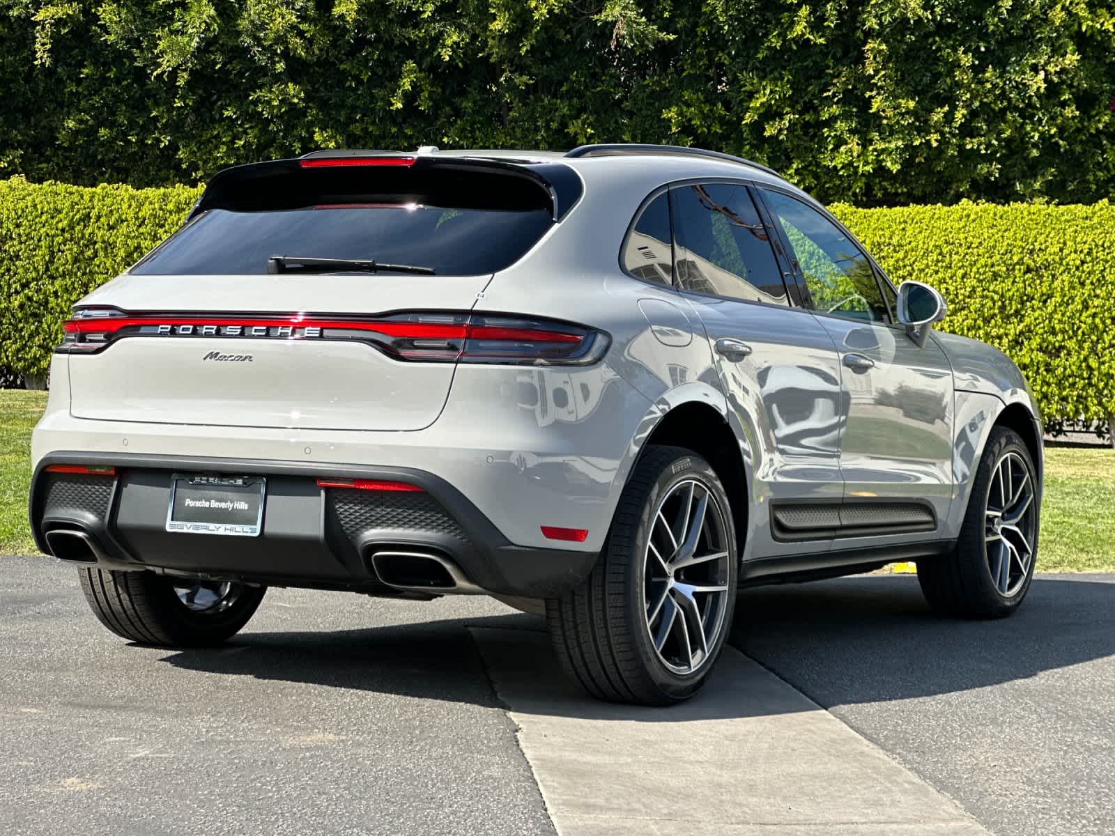 Thumbnail: 2026 Porsche Macan - 8