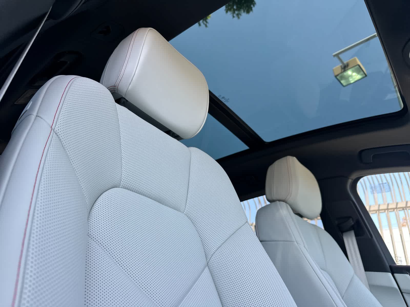 Thumbnail: 2026 Porsche Macan - 18