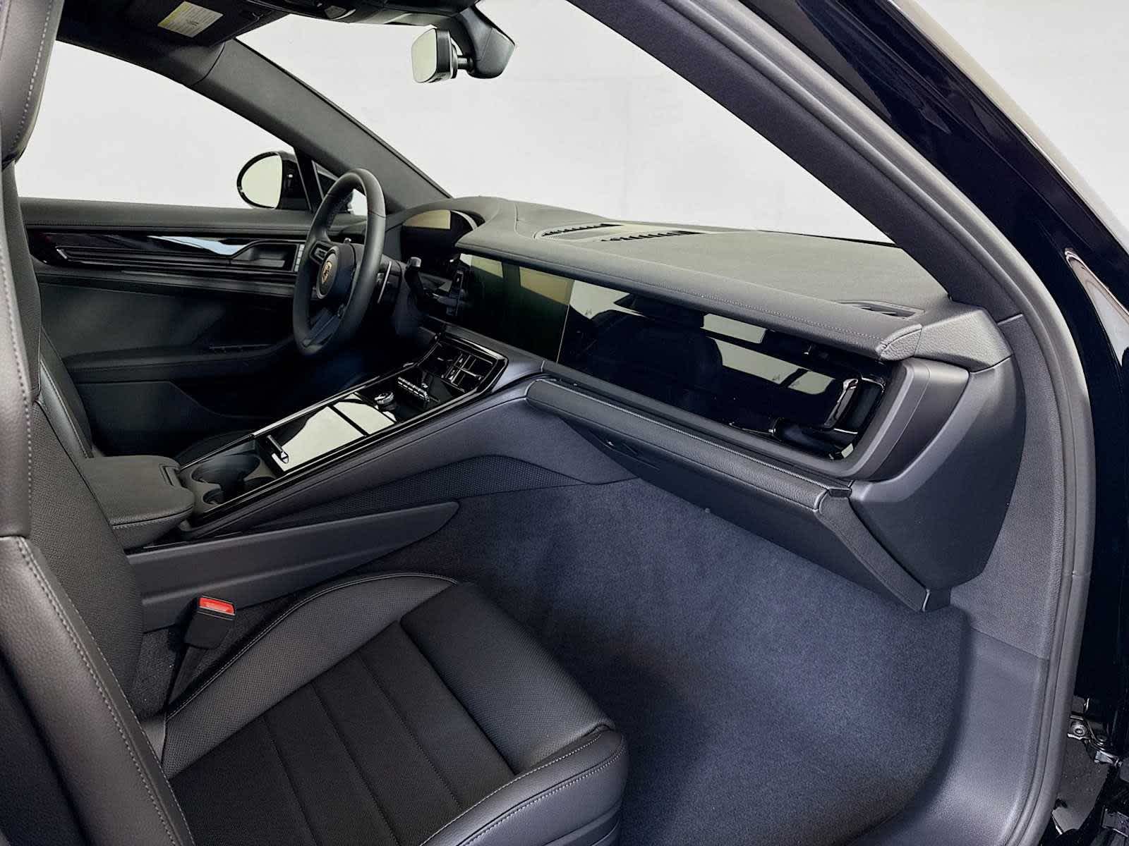 Thumbnail: 2025 Porsche Panamera - 22