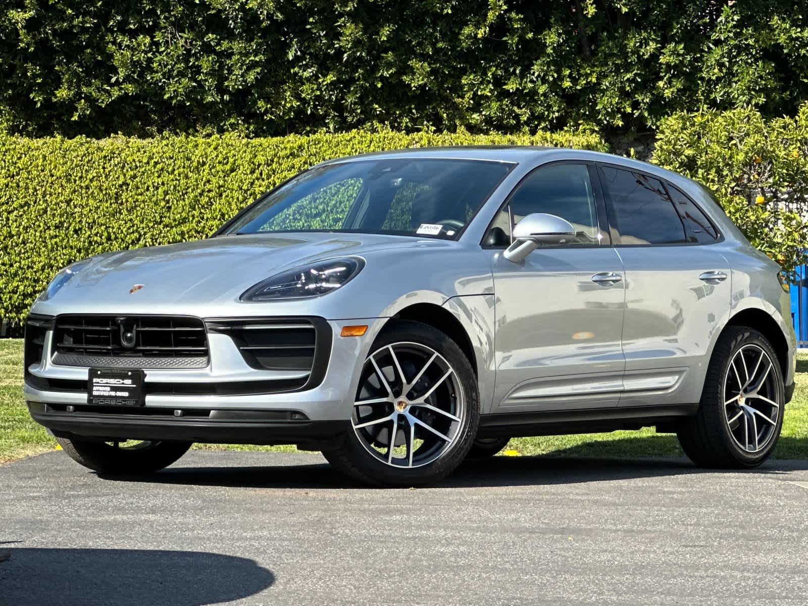 Thumbnail: 2025 Porsche Macan - 1