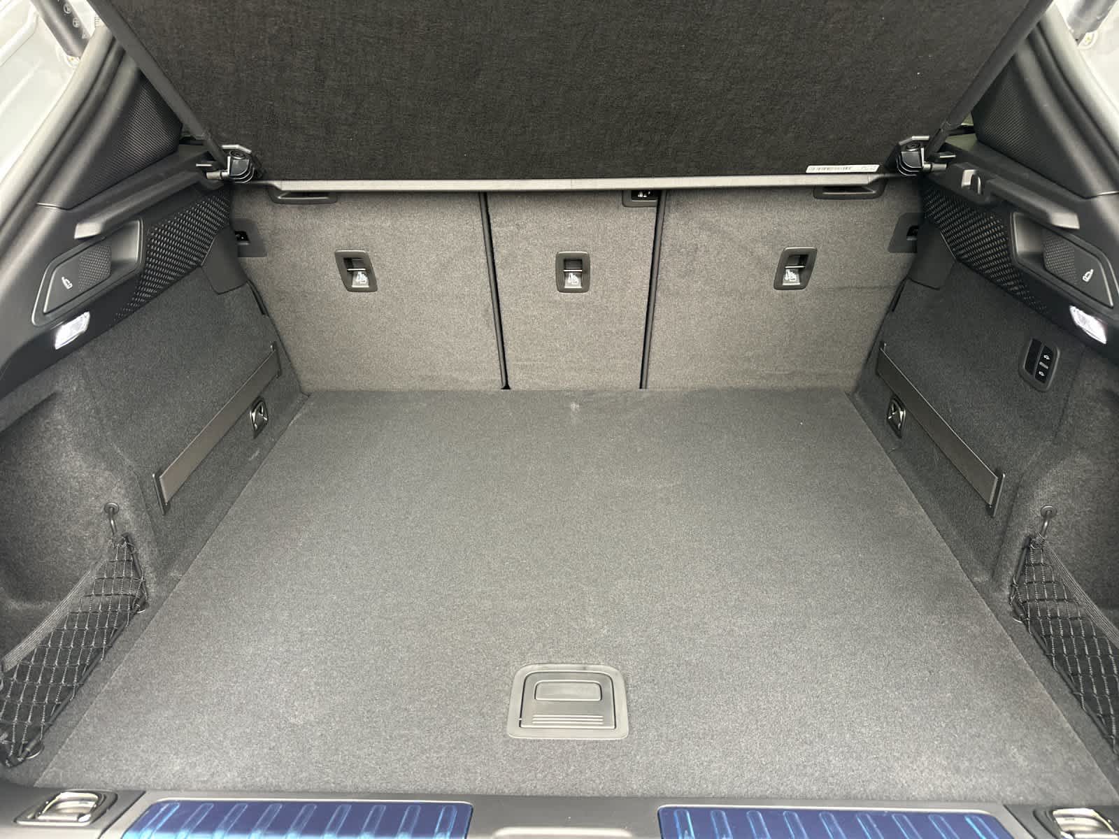 Thumbnail: 2026 Porsche Macan - 16