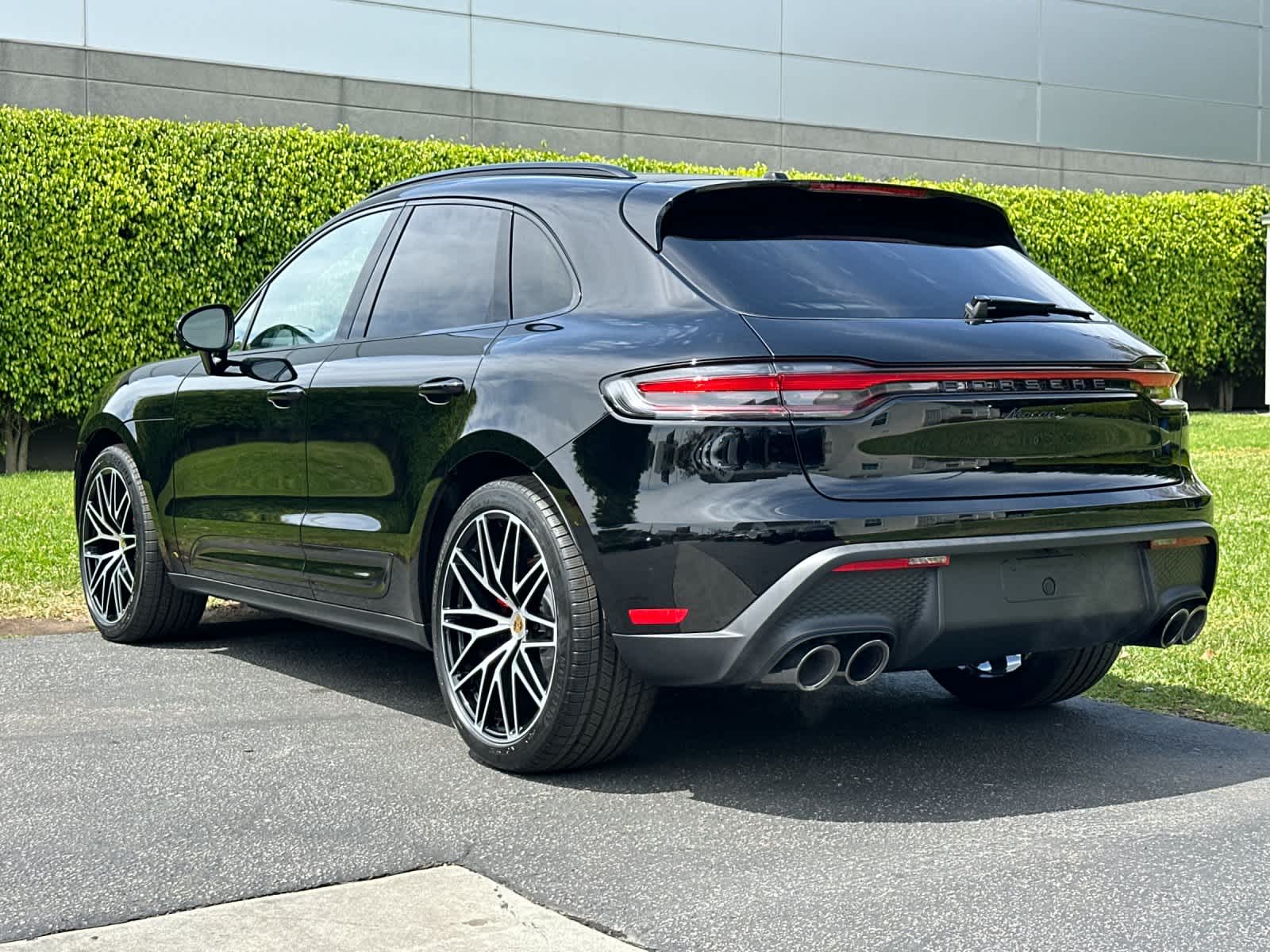 Thumbnail: 2026 Porsche Macan - 3