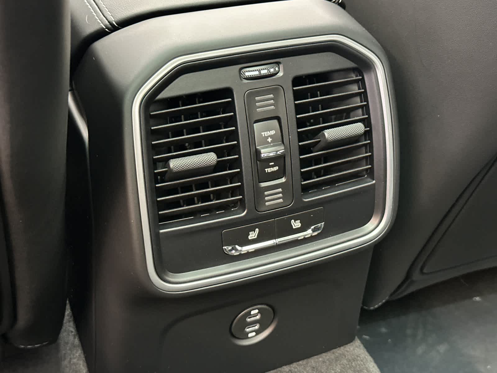 Thumbnail: 2026 Porsche Macan - 14