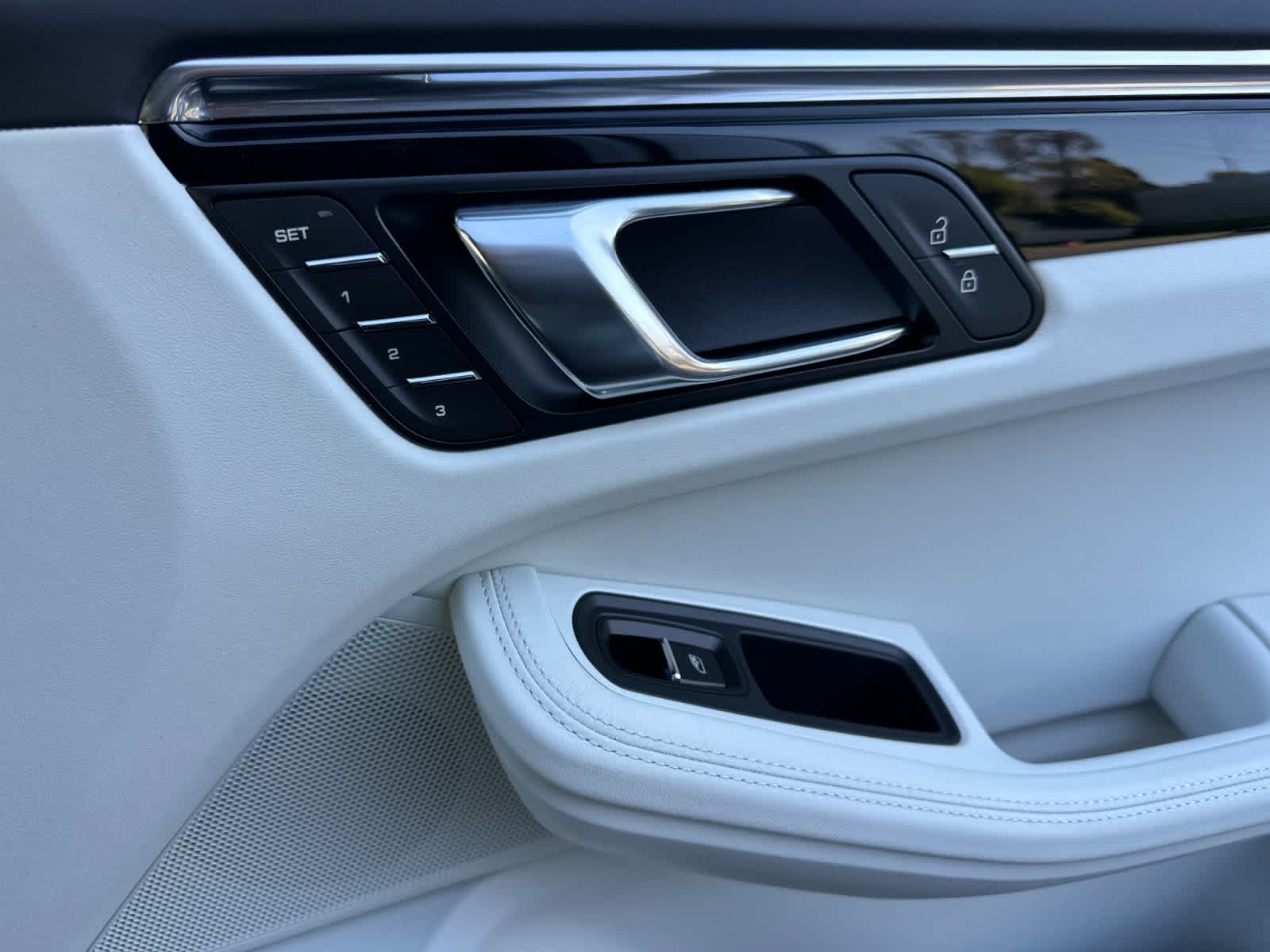 Thumbnail: 2026 Porsche Macan - 19