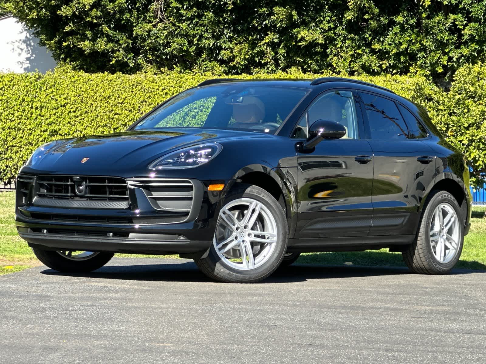 Thumbnail: 2026 Porsche Macan - 1