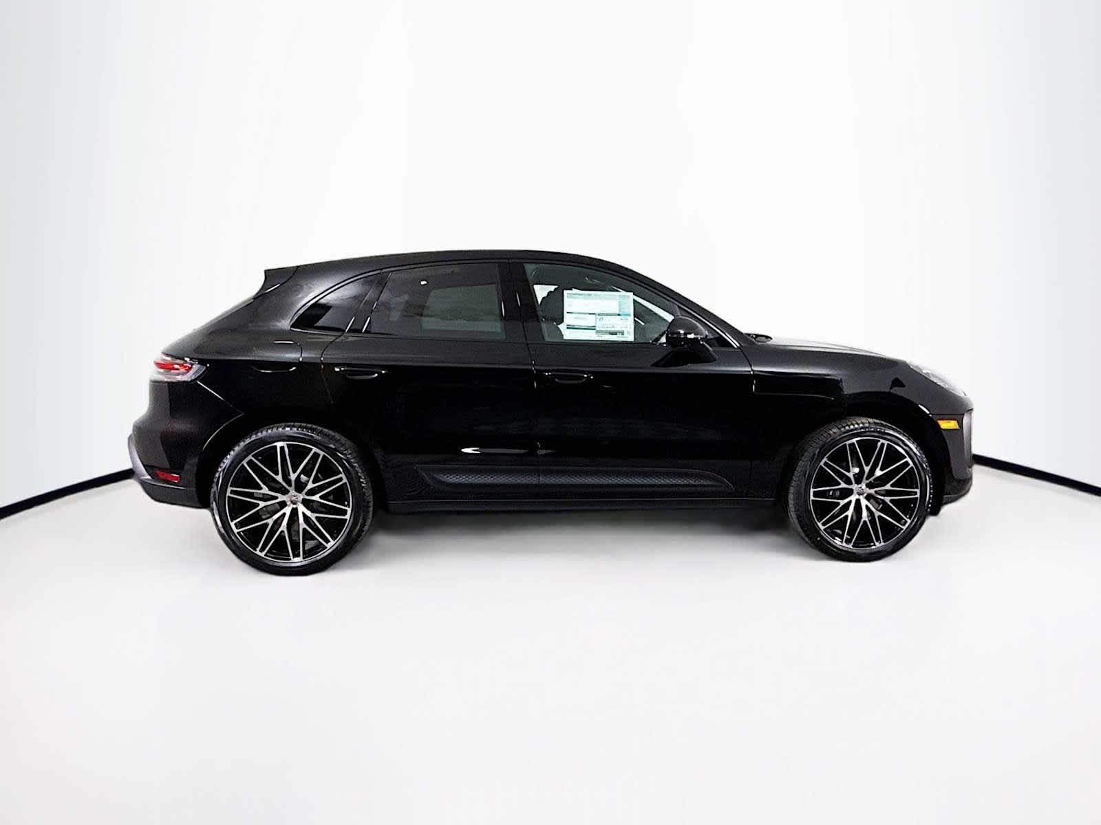 Thumbnail: 2025 Porsche Macan - 8