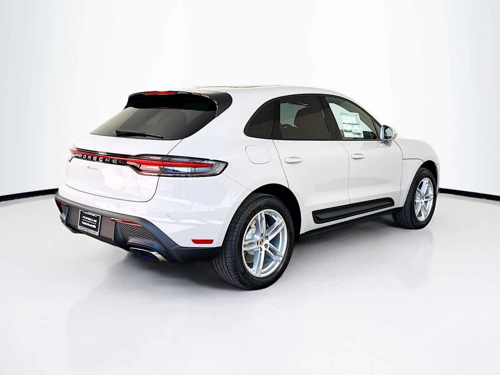Thumbnail: 2026 Porsche Macan - 9