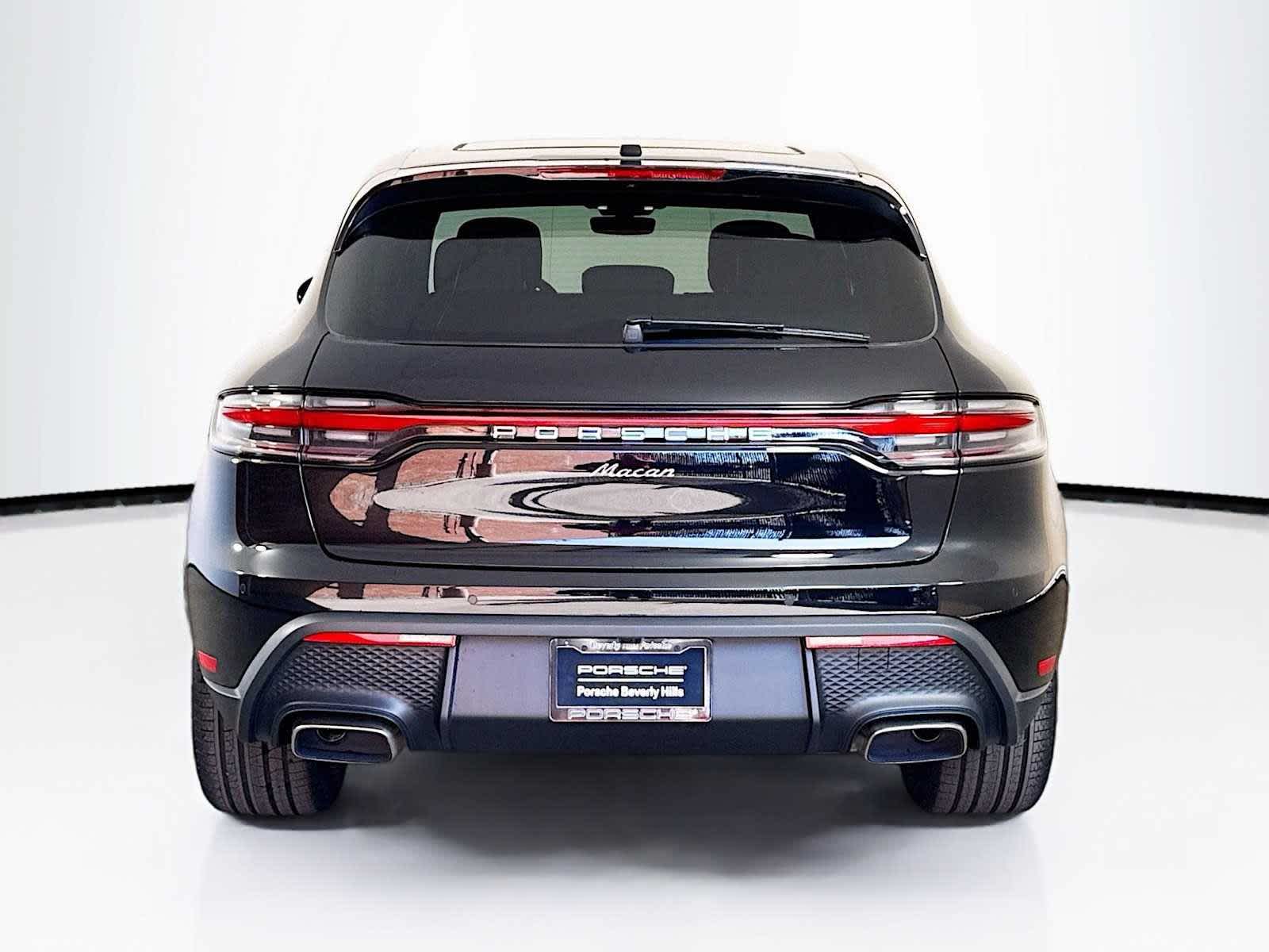 Thumbnail: 2026 Porsche Macan - 10