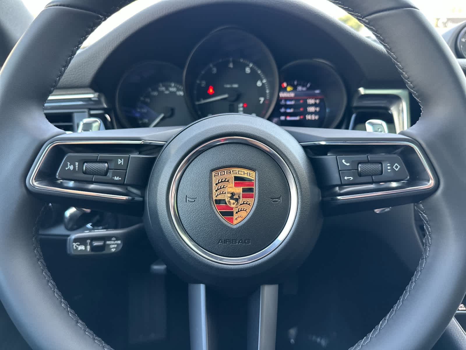 Thumbnail: 2026 Porsche Macan - 25