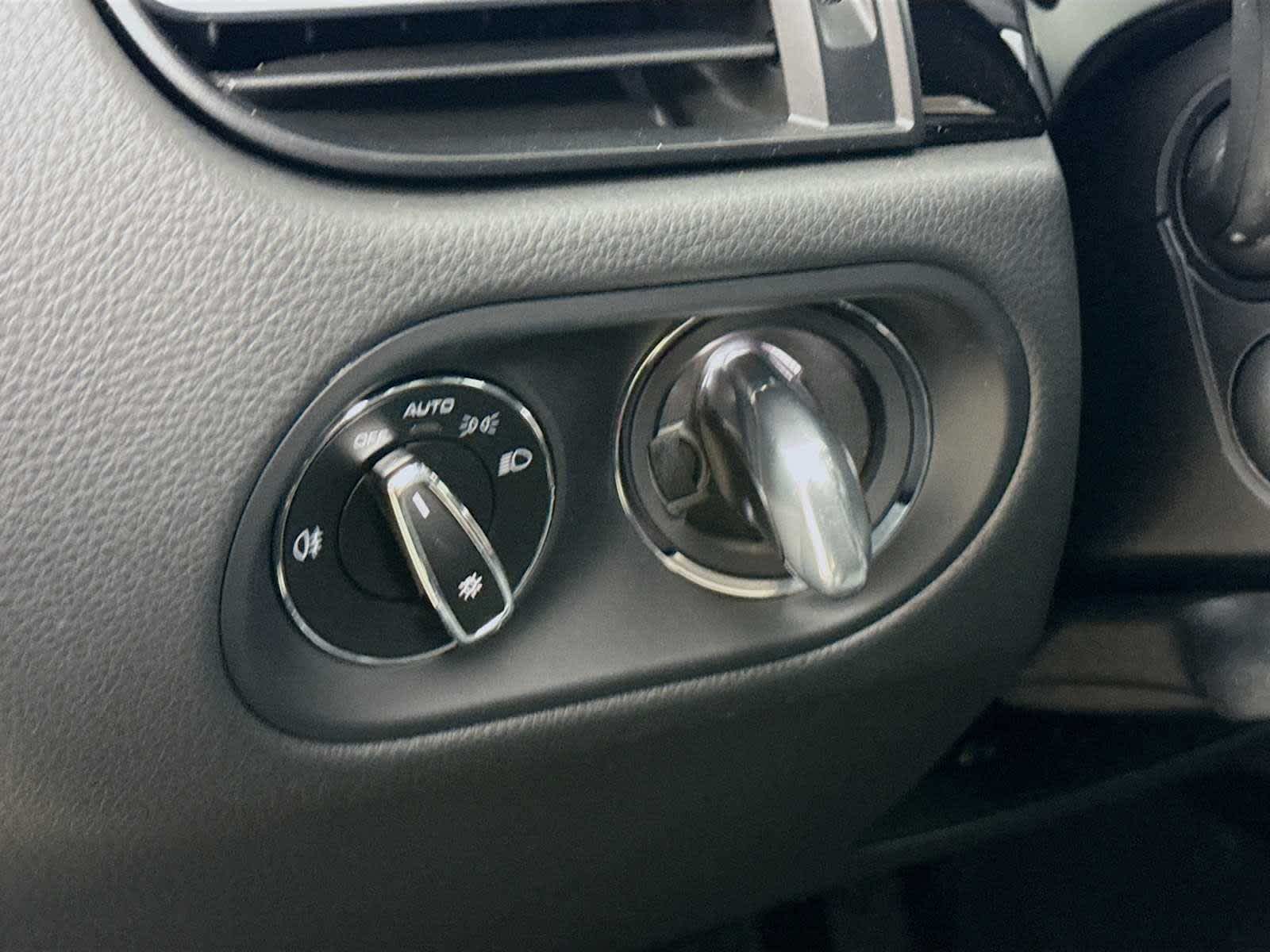 Thumbnail: 2026 Porsche Macan - 11