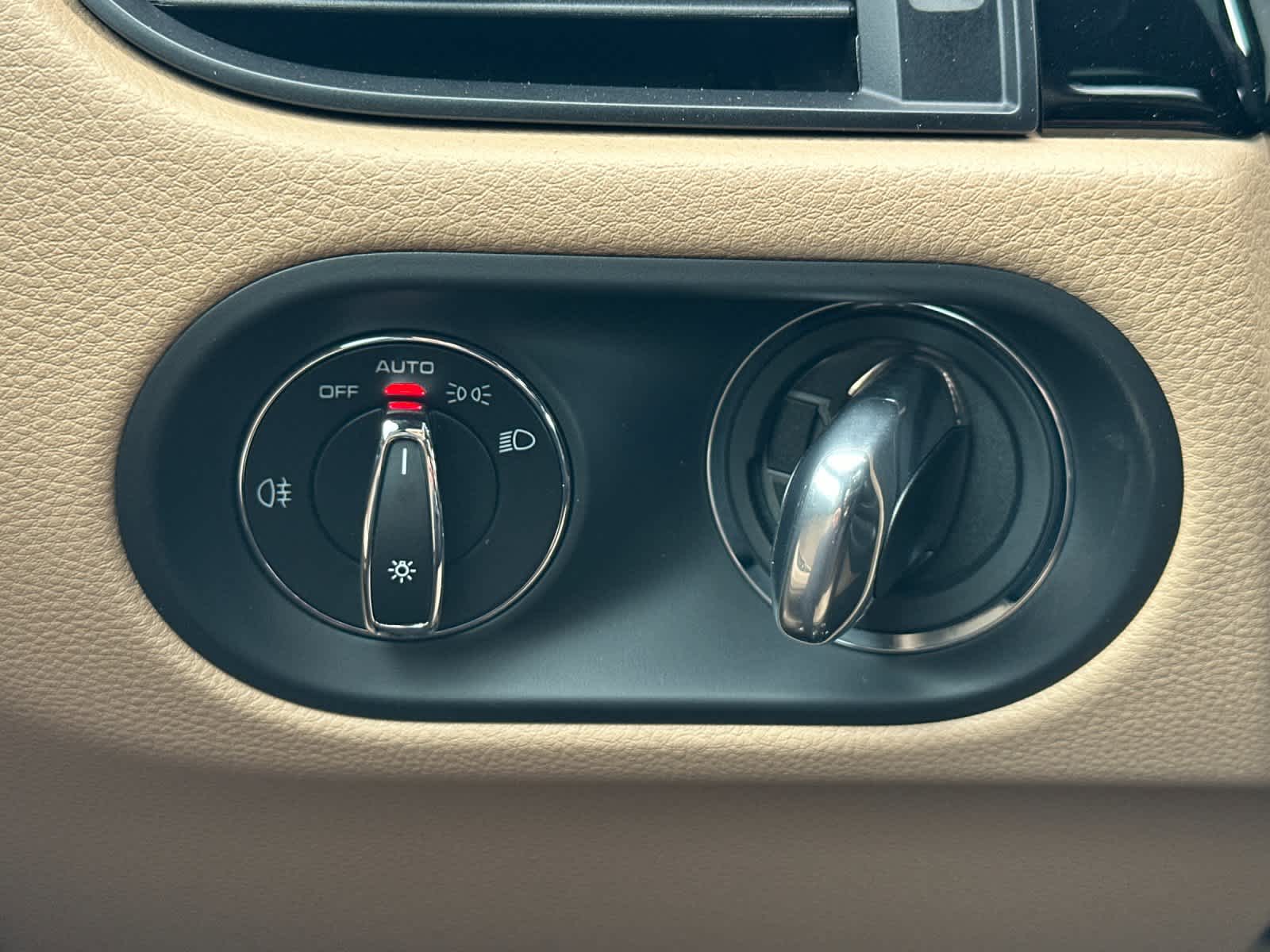 Thumbnail: 2026 Porsche Macan - 30