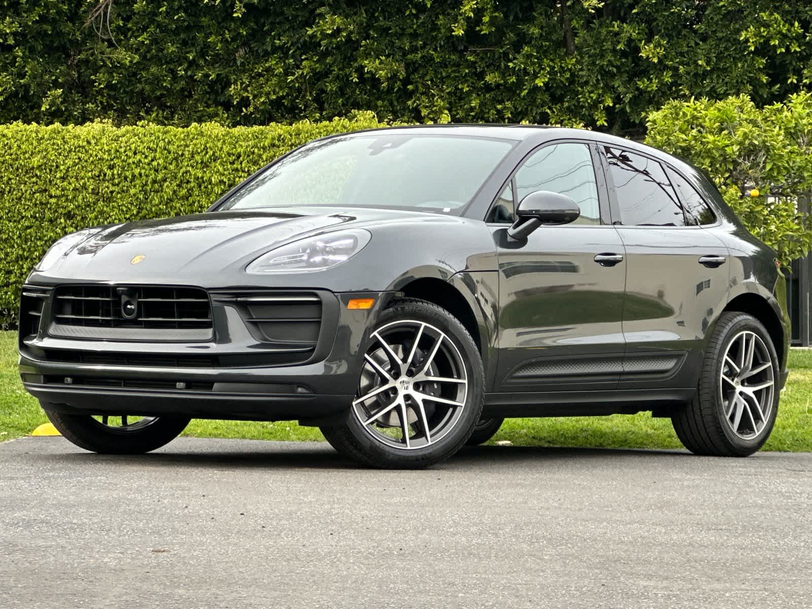 Thumbnail: 2026 Porsche Macan - 1
