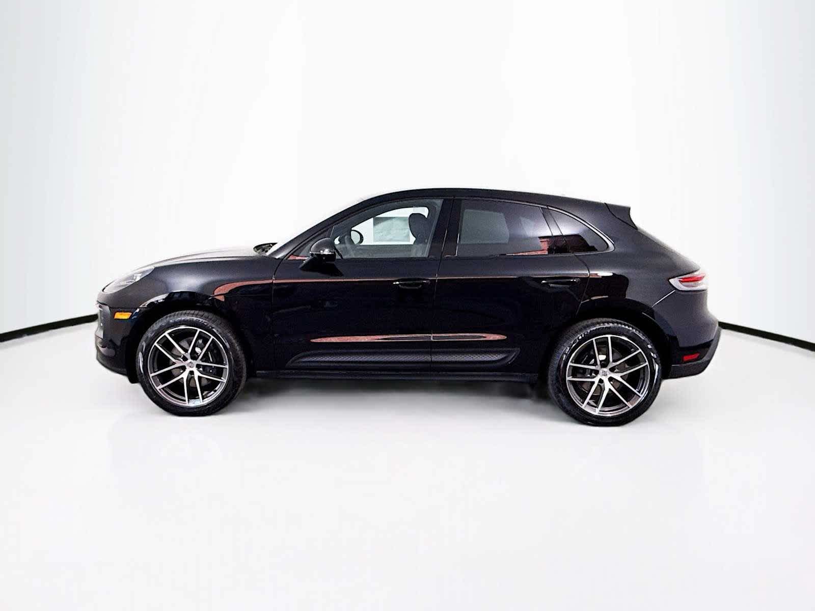 Thumbnail: 2025 Porsche Macan - 2