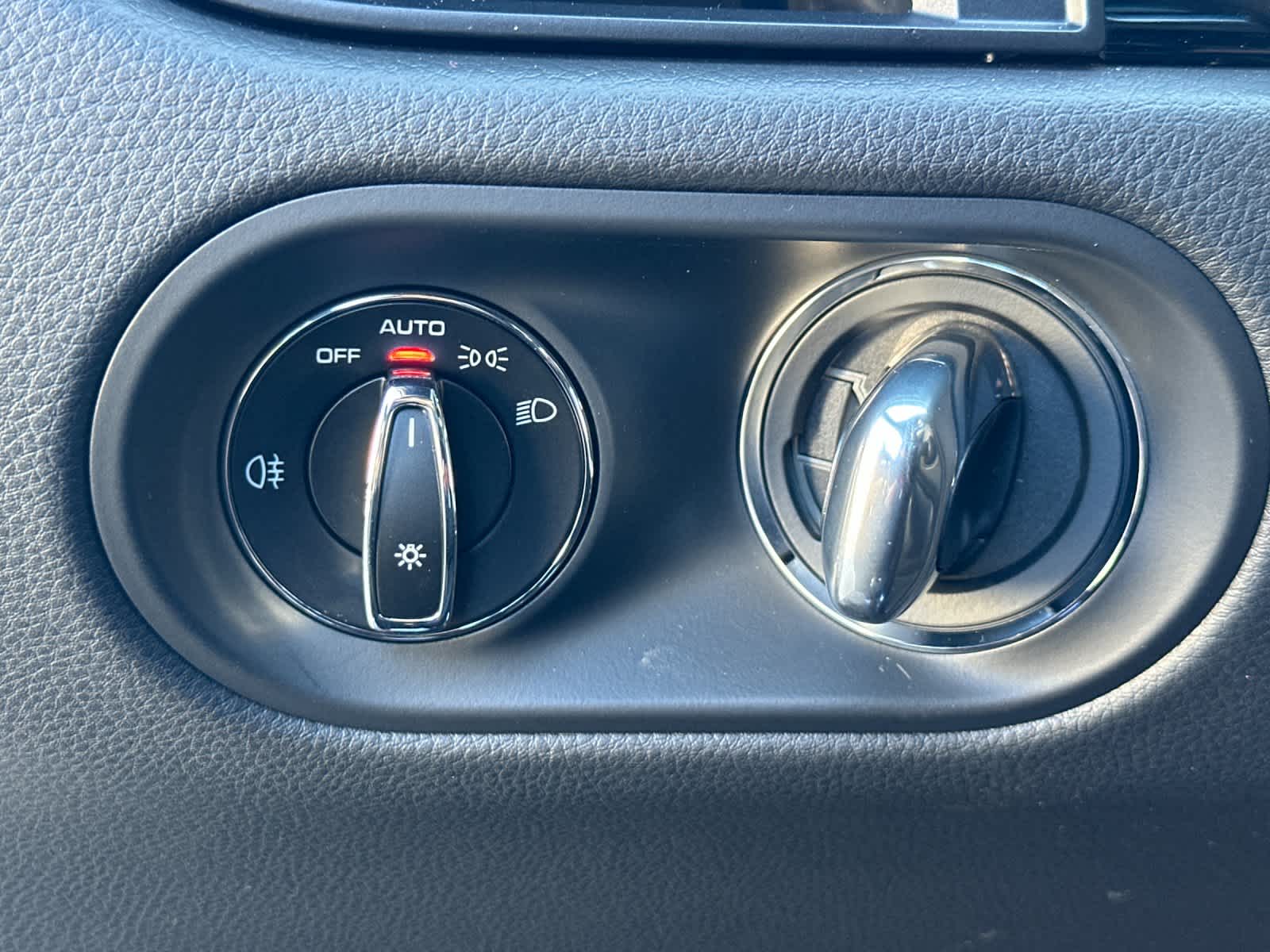 Thumbnail: 2026 Porsche Macan - 30