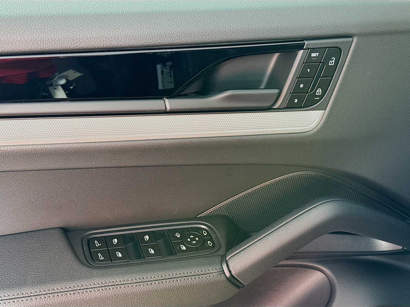 Thumbnail: 2026 Porsche Cayenne - 14