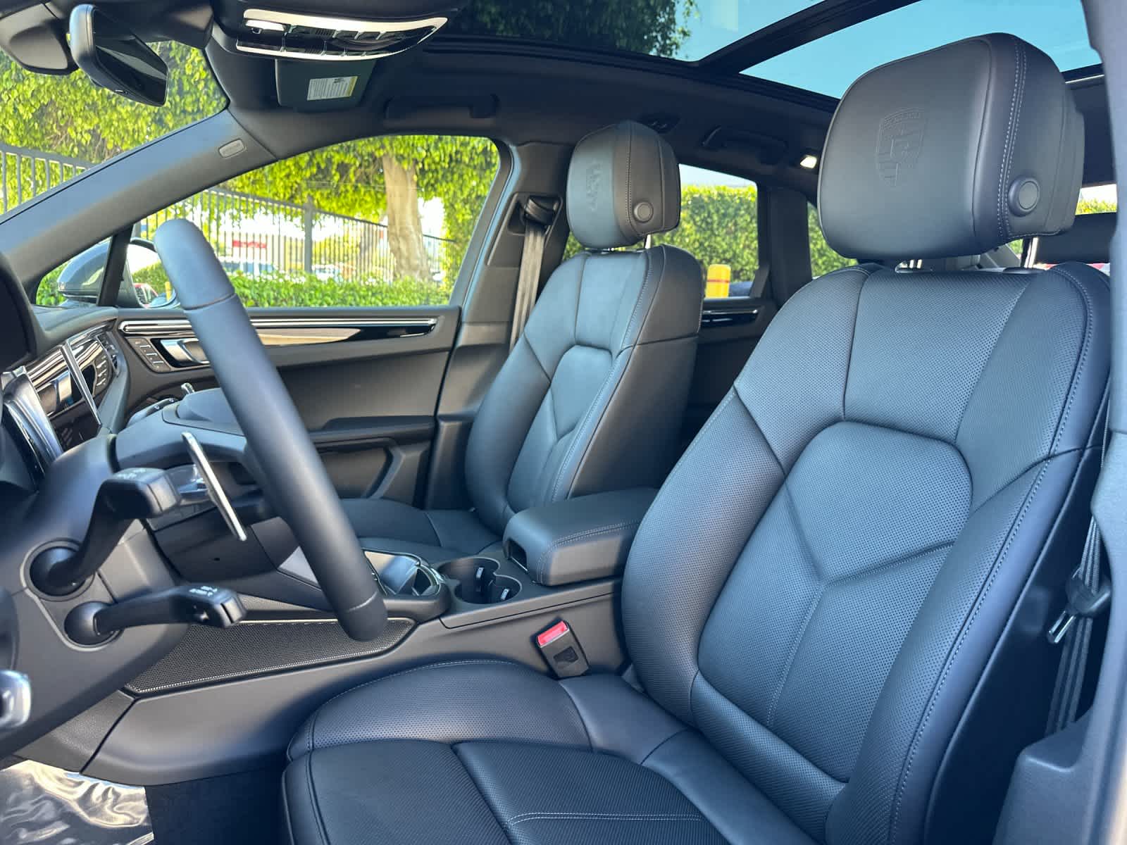 Thumbnail: 2026 Porsche Macan - 5