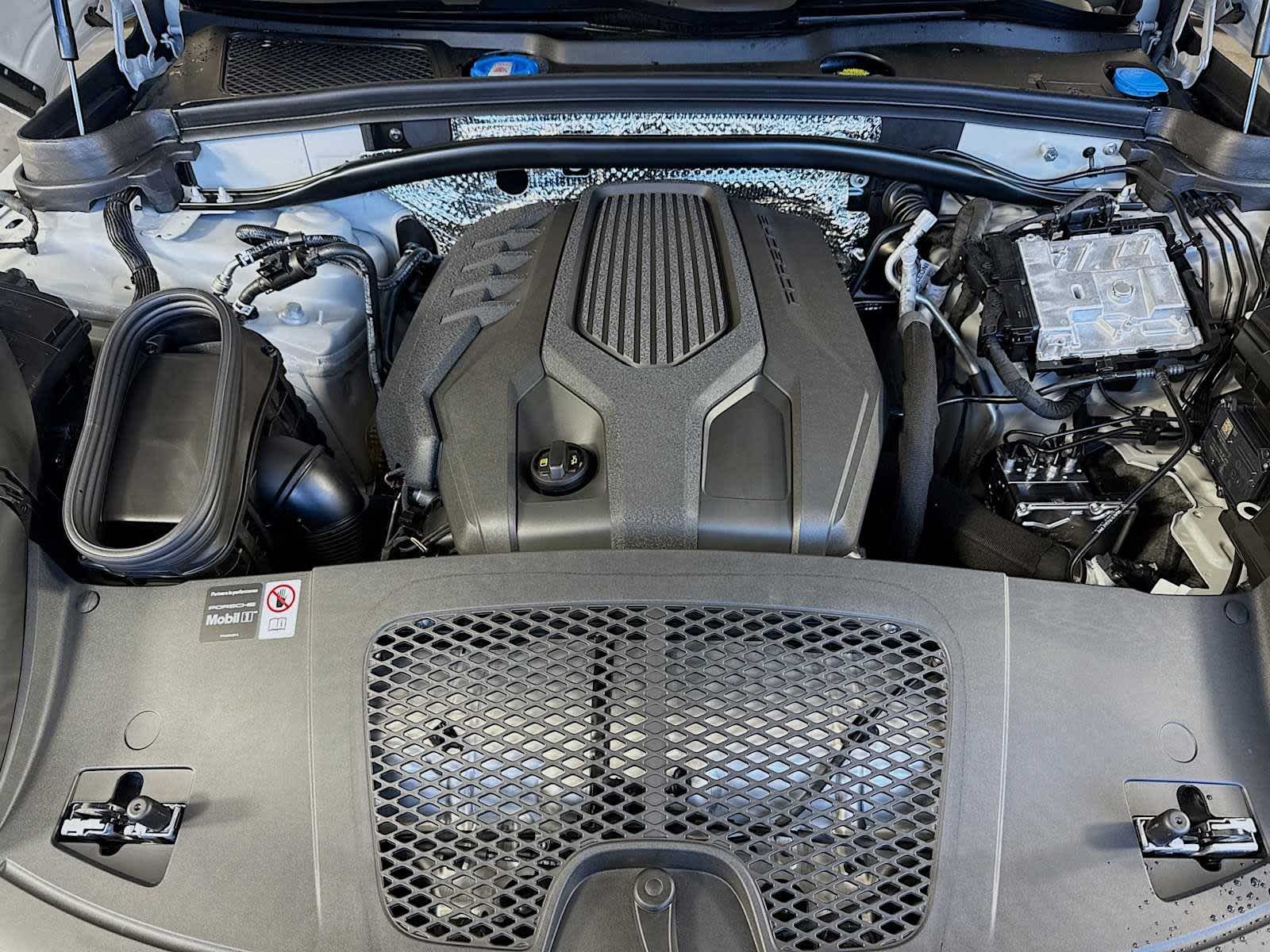 Thumbnail: 2026 Porsche Macan - 23