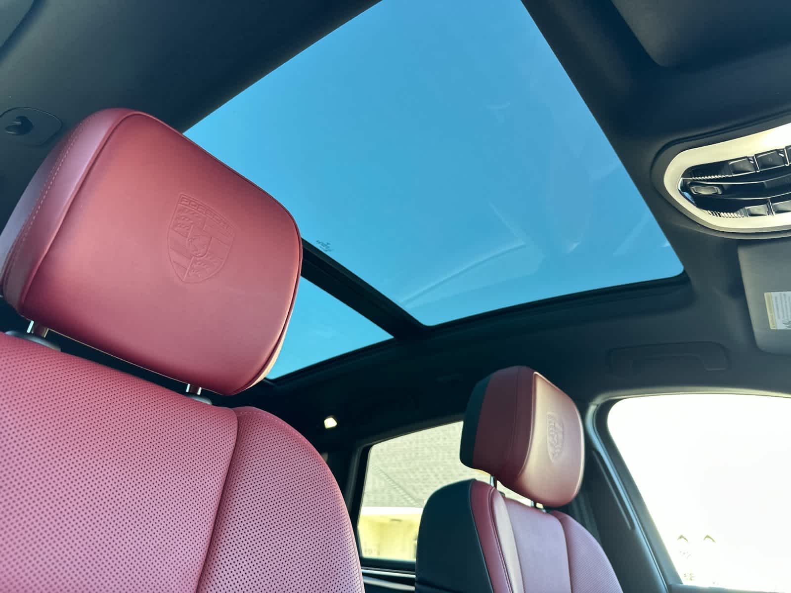 Thumbnail: 2026 Porsche Macan - 18