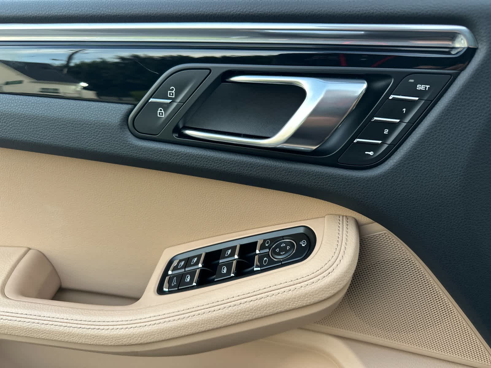 Thumbnail: 2025 Porsche Macan - 12