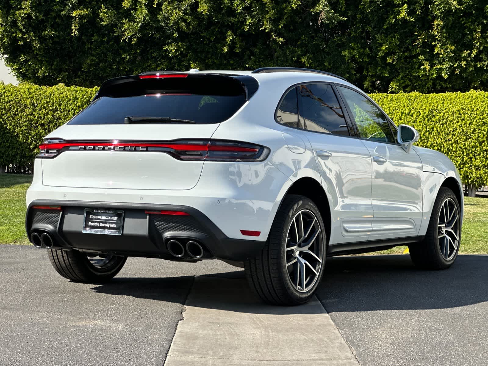 Thumbnail: 2026 Porsche Macan - 8