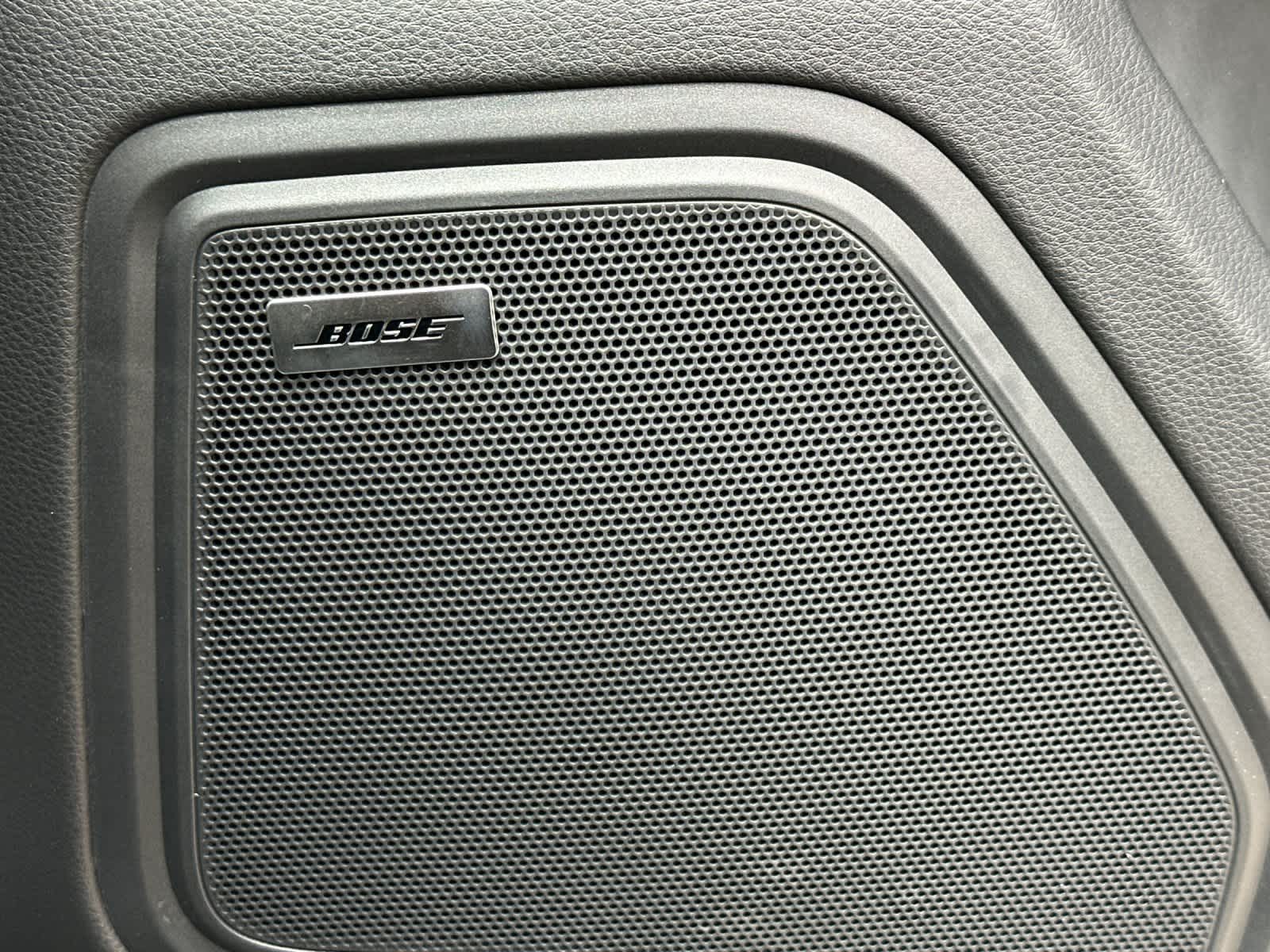 Thumbnail: 2026 Porsche Macan - 20