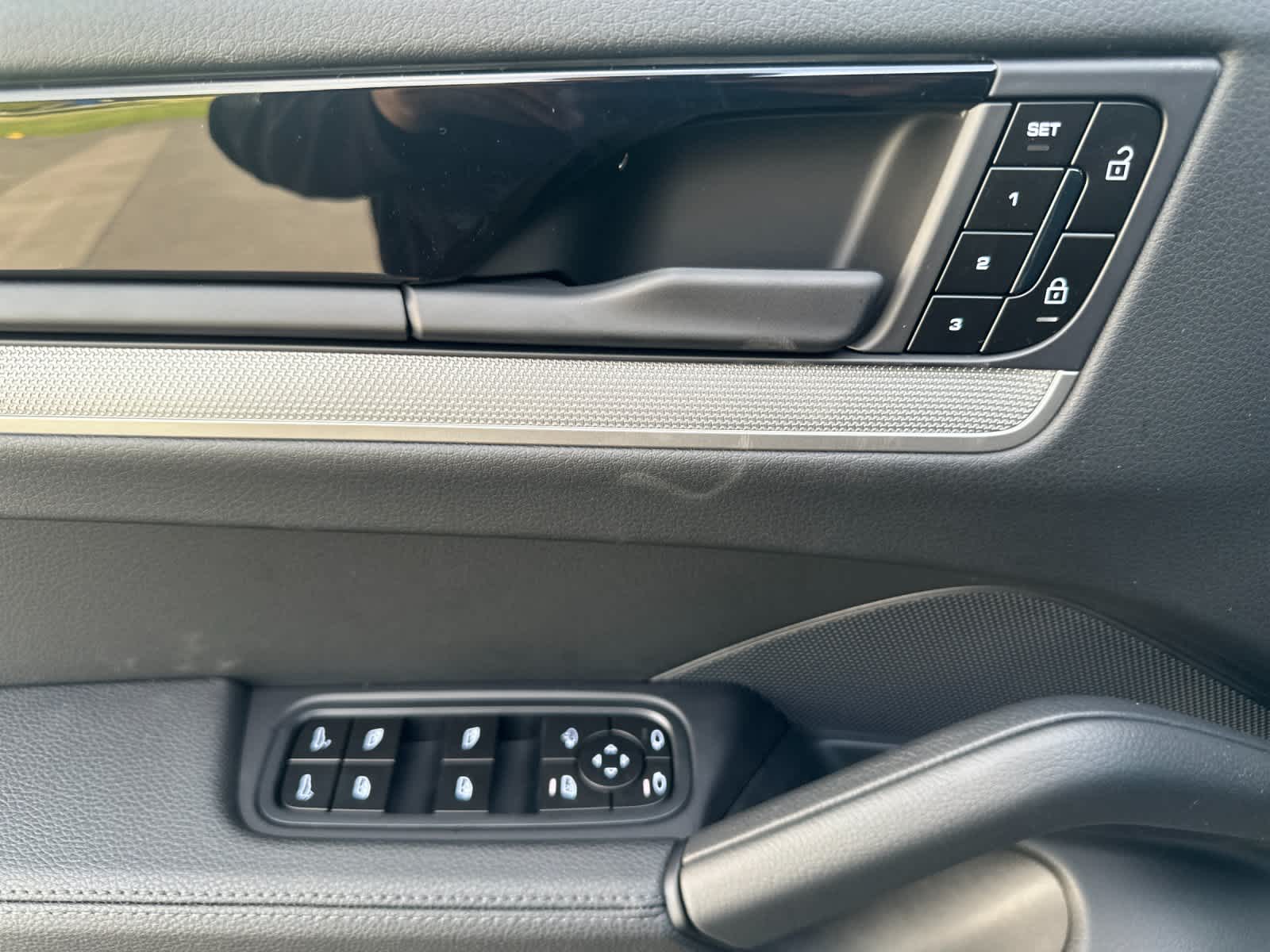 Thumbnail: 2026 Porsche Cayenne - 12