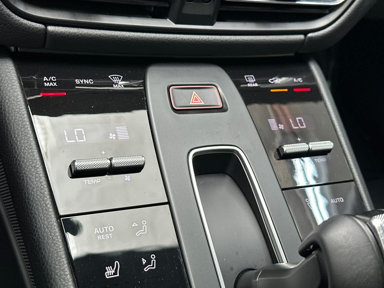 Thumbnail: 2025 Porsche Macan - 23