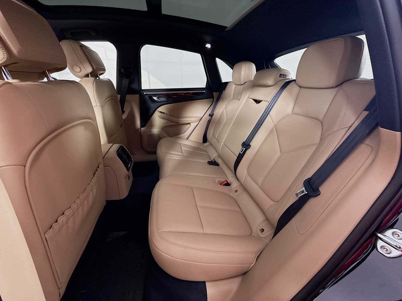 Thumbnail: 2026 Porsche Macan - 17