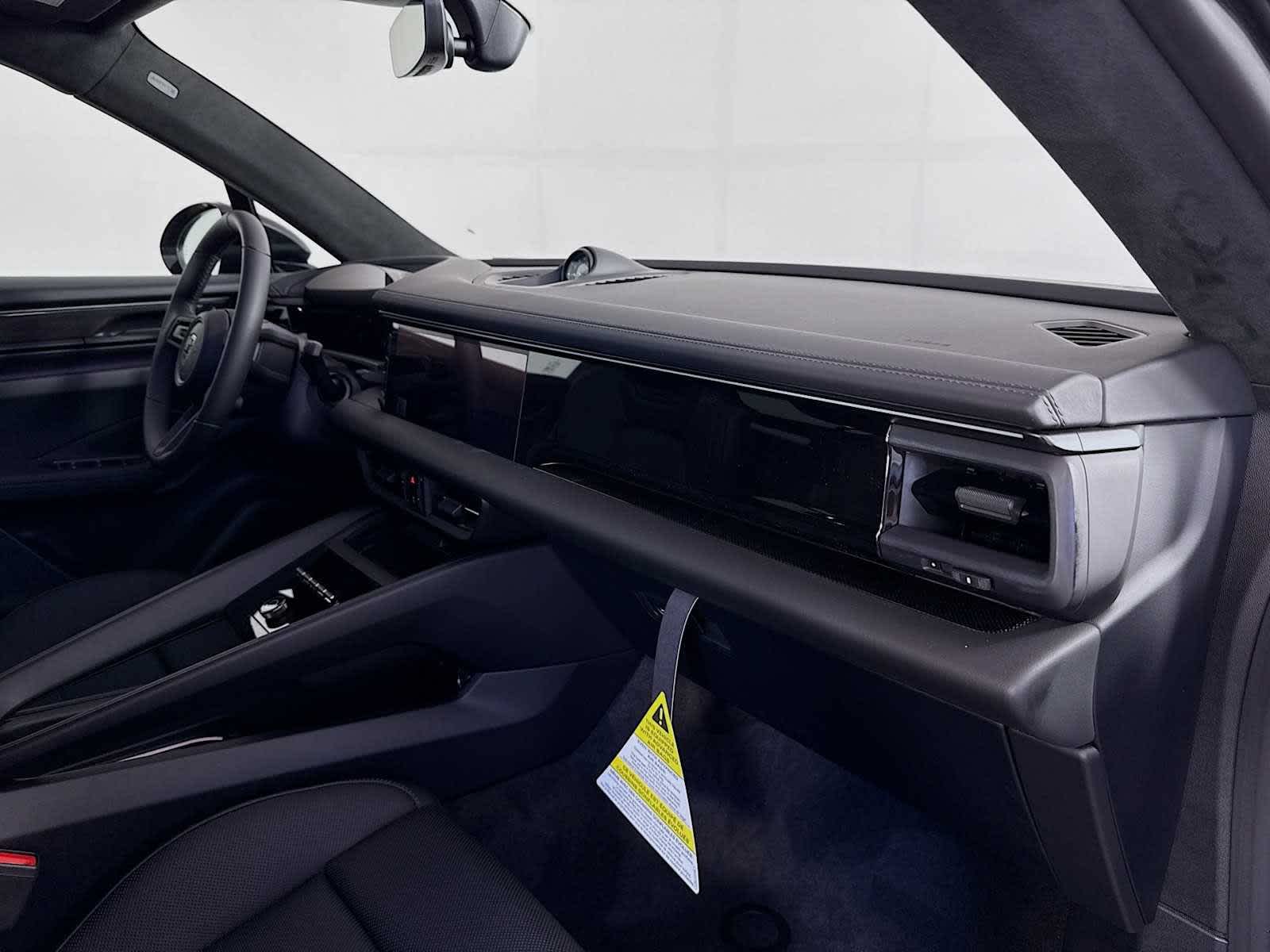 Thumbnail: 2025 Porsche Macan - 22